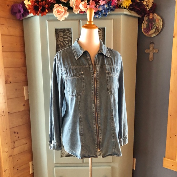 DENIM JACKET / Top. Zipper Front w/Pockets - Picture 2 of 7